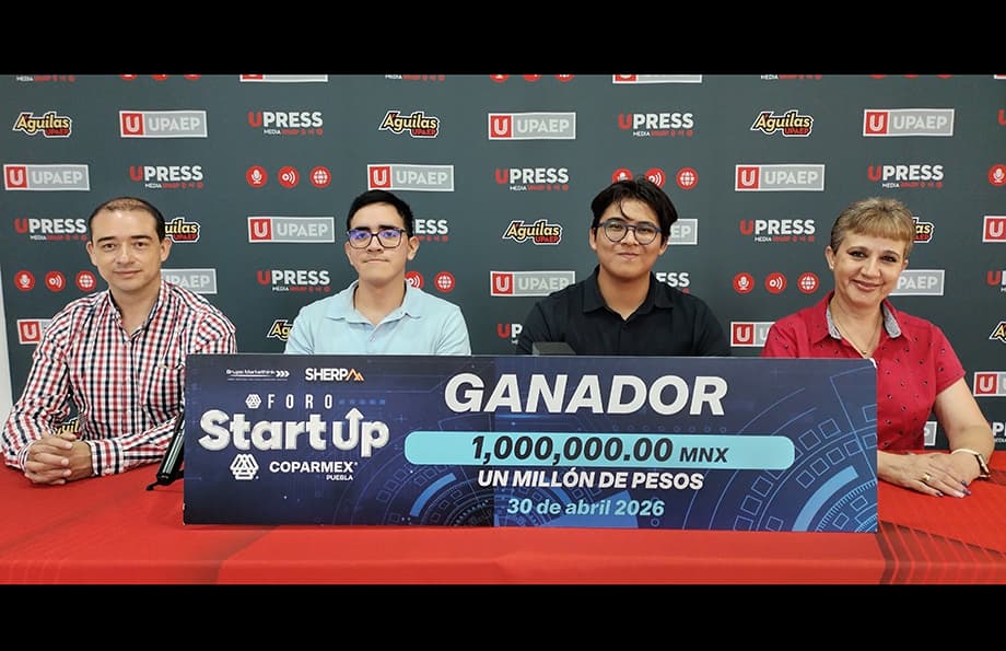 Equipo de NutriiApp en rueda de prensa con el reconocimiento del Foro Startup COPARMEX