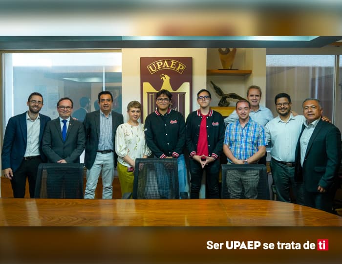 Equipo de NutriiApp reunido con autoridades académicas de UPAEP